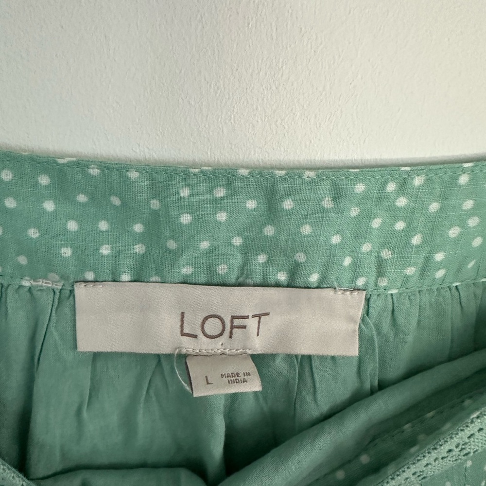 LOFT Green & White Dotted Tiered Blouse – Size Large – Like-New - Picture 3 of 8